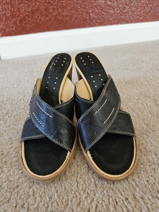 Vero Cuoio Shoes - Vero Cuoio Black and Tan Leather Sandal